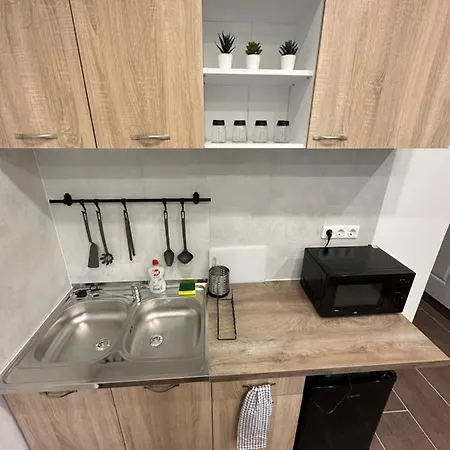 Mellett * Balatonfůzfő