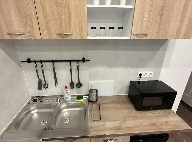 Mellett * Balatonfůzfő